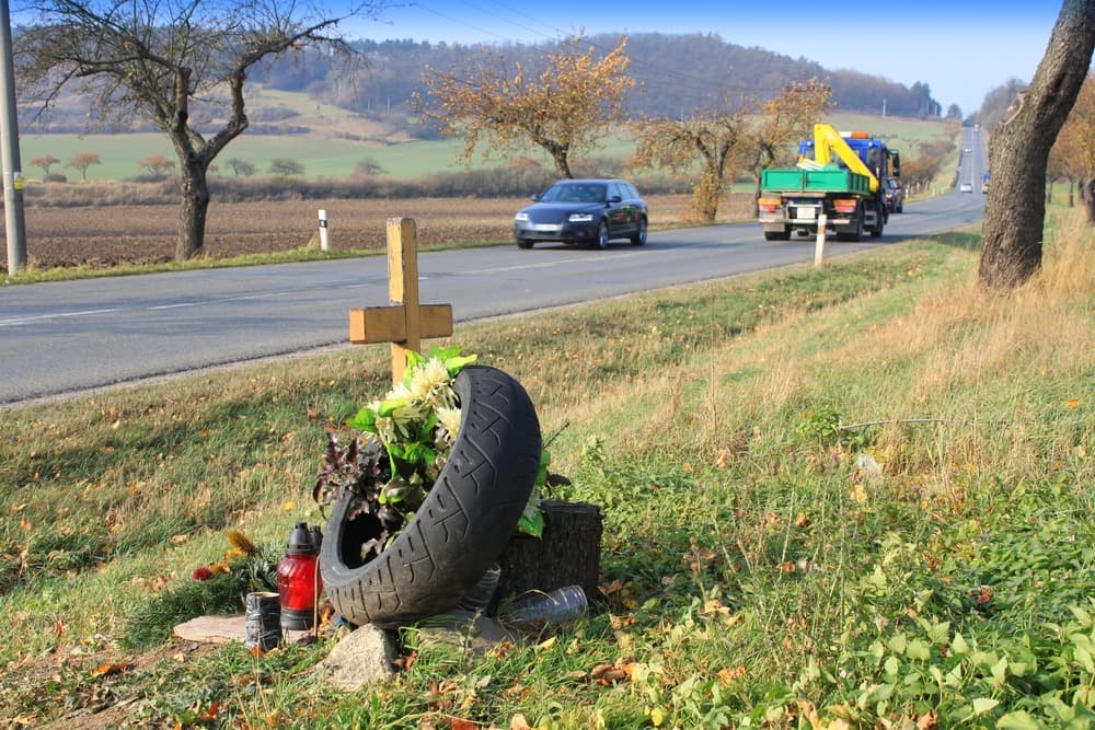 Speeding can lead to fatal traffic accidents; a reminder of the dangers of excessive speed—'memento mori.