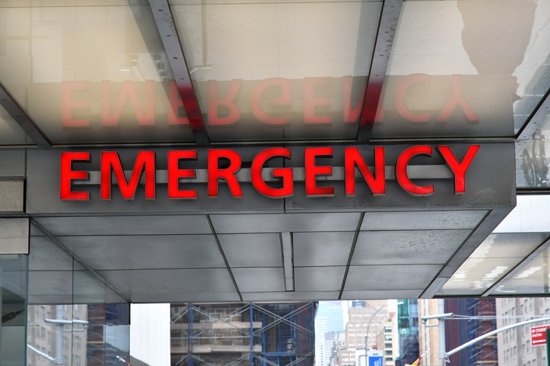 A hospital emergency room sign